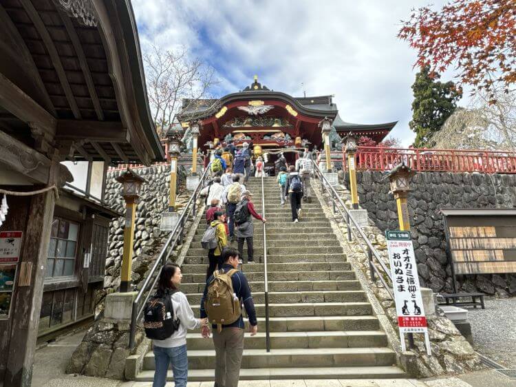 武蔵御嶽神社へ至る石段